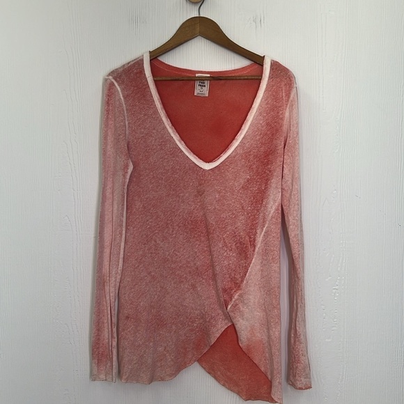 Free People - Long Beach Asymmetrical H Coral Mineral Wash Long Sleeve T Size XS - Picture 6 of 10
